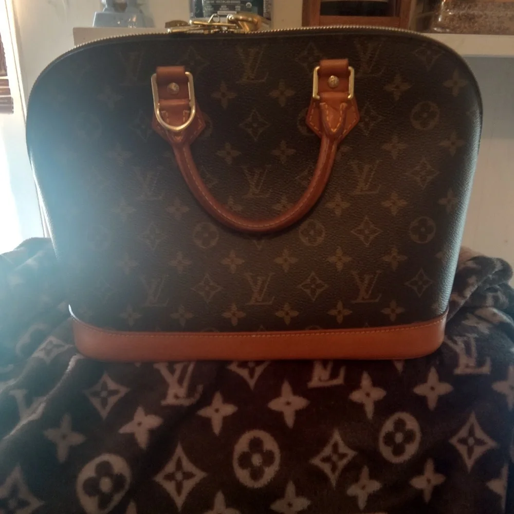 TAKING OFFERS! Louis Vuitton vintage Alma tote😍 Immaculent condition!! As SHOWN - Picture 2 of 12